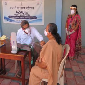 Medical camp at Palluruthy village,  blood sugar testing, medicines , masks , sanitizers and pulseoxymeter distributed